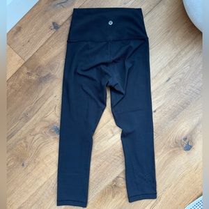 lululemon Crop Wunder Under High Rise Leggings
Black